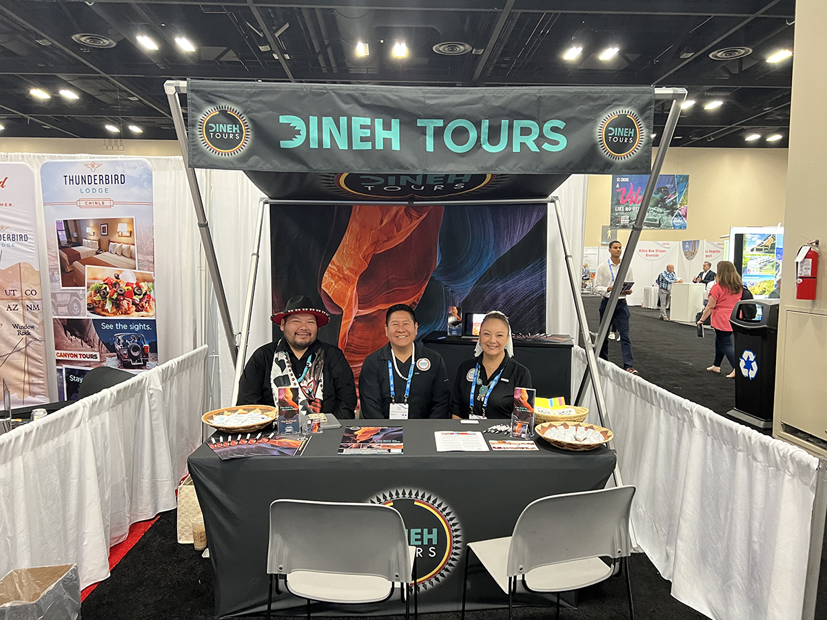 Dineh Tours MONARCHSTALL used as a tradeshow booth with custom table cover.